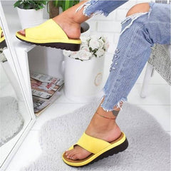 Cushioned Sandals with Curved Sole and Arch Support, Lateral Padding