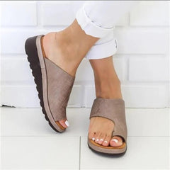 Cushioned Sandals with Curved Sole and Arch Support, Lateral Padding